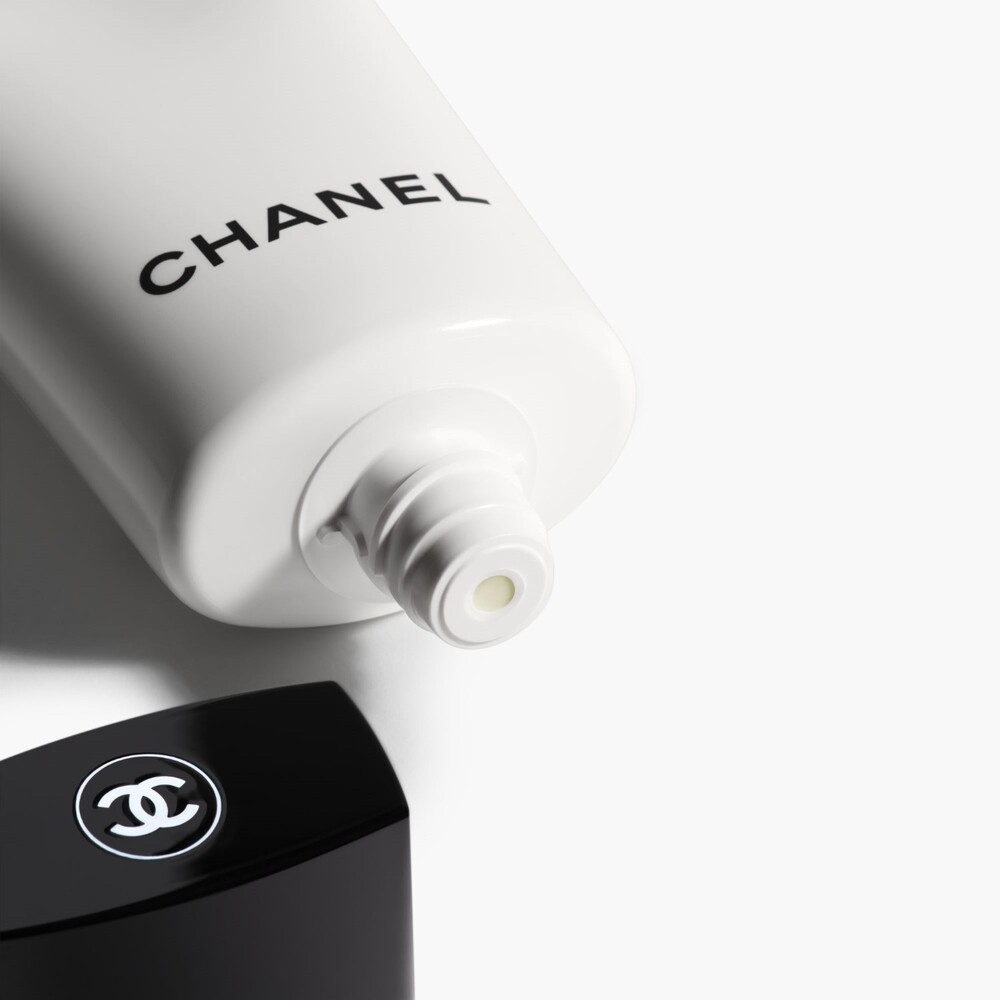 CREMA ESPUMA LIMPIADORA CON CAMELIA